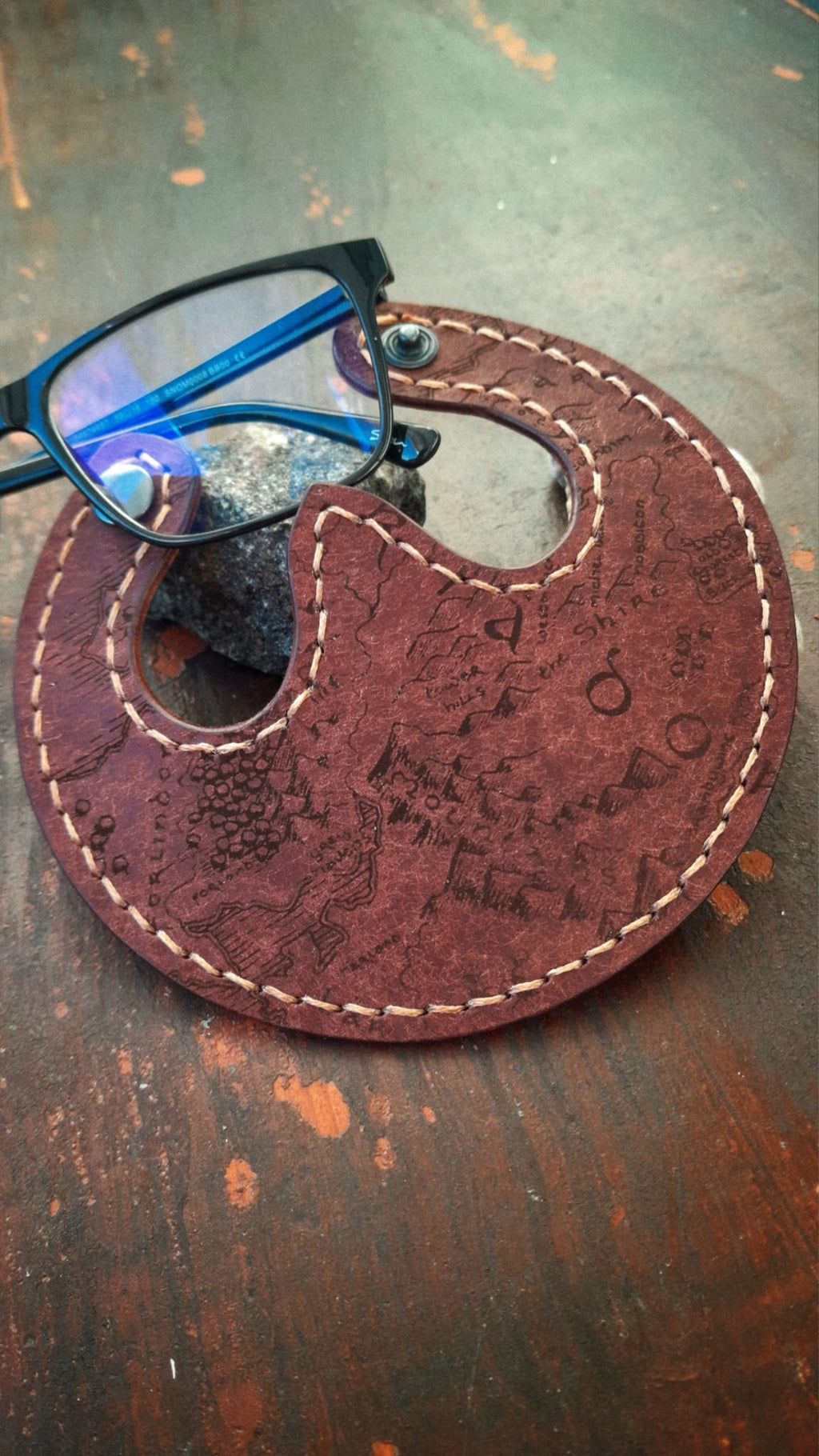 Universeller Brillenhalter aus Leder