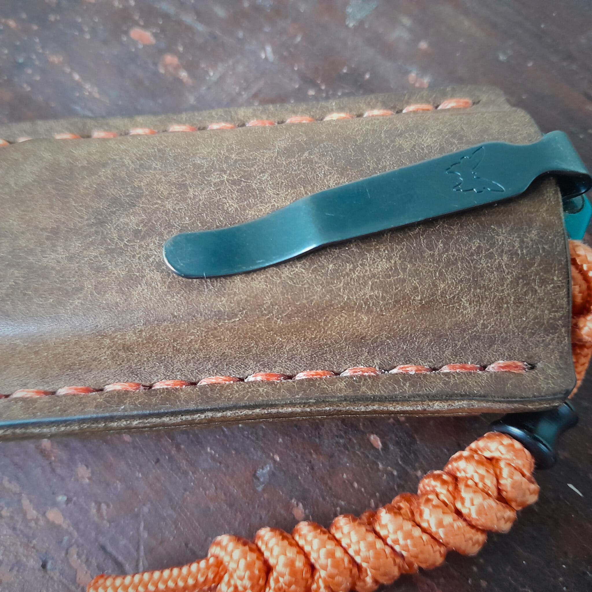 Horizontal knife sheath