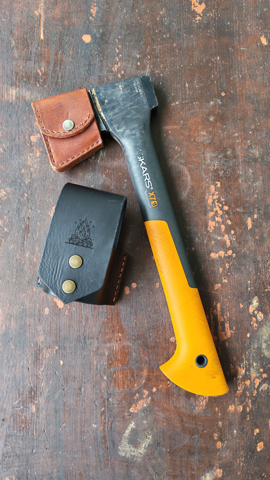 Hatchet Holder – Custom Leather Holder