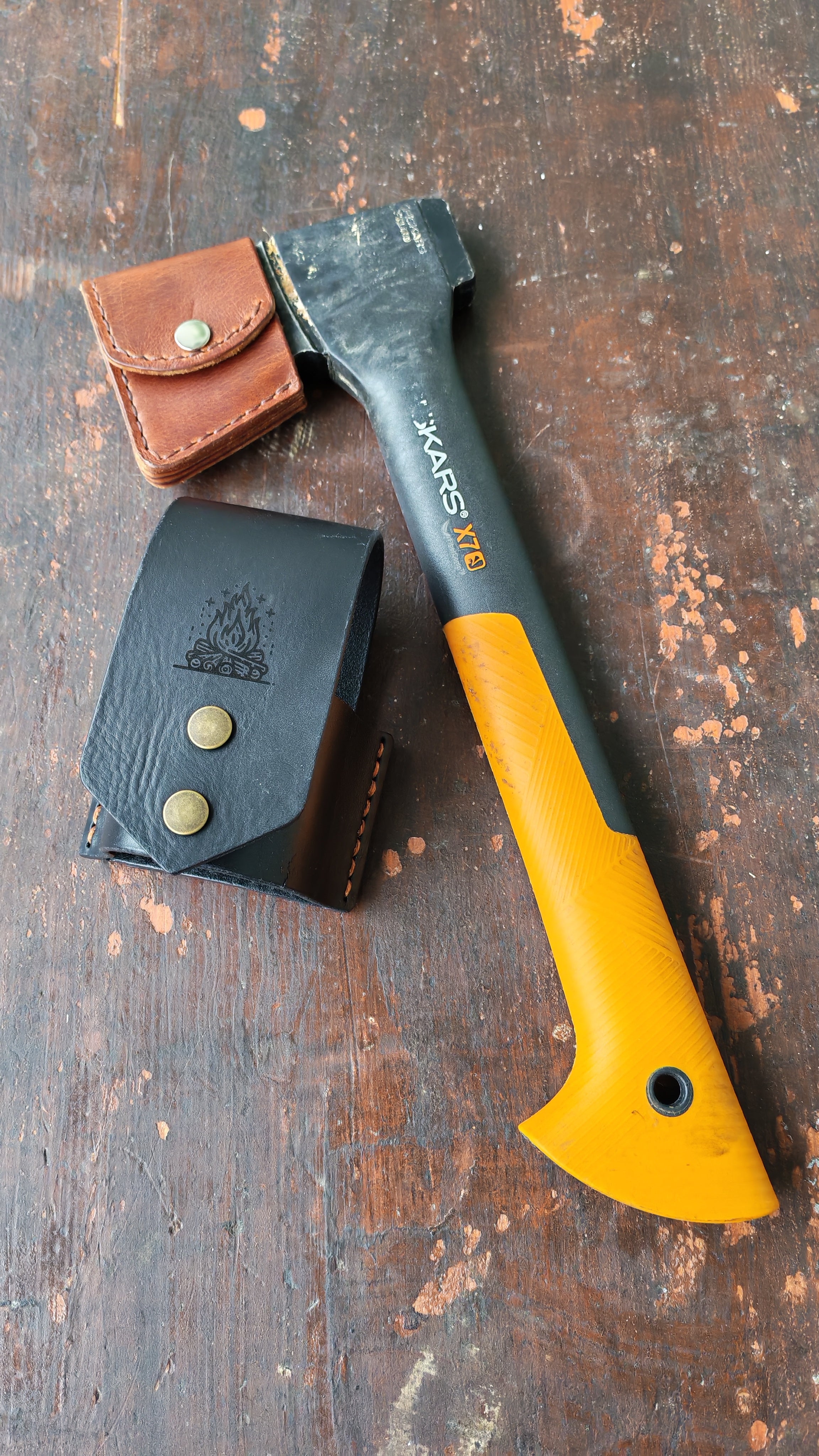 Hatchet Holder – Custom Leather Holder