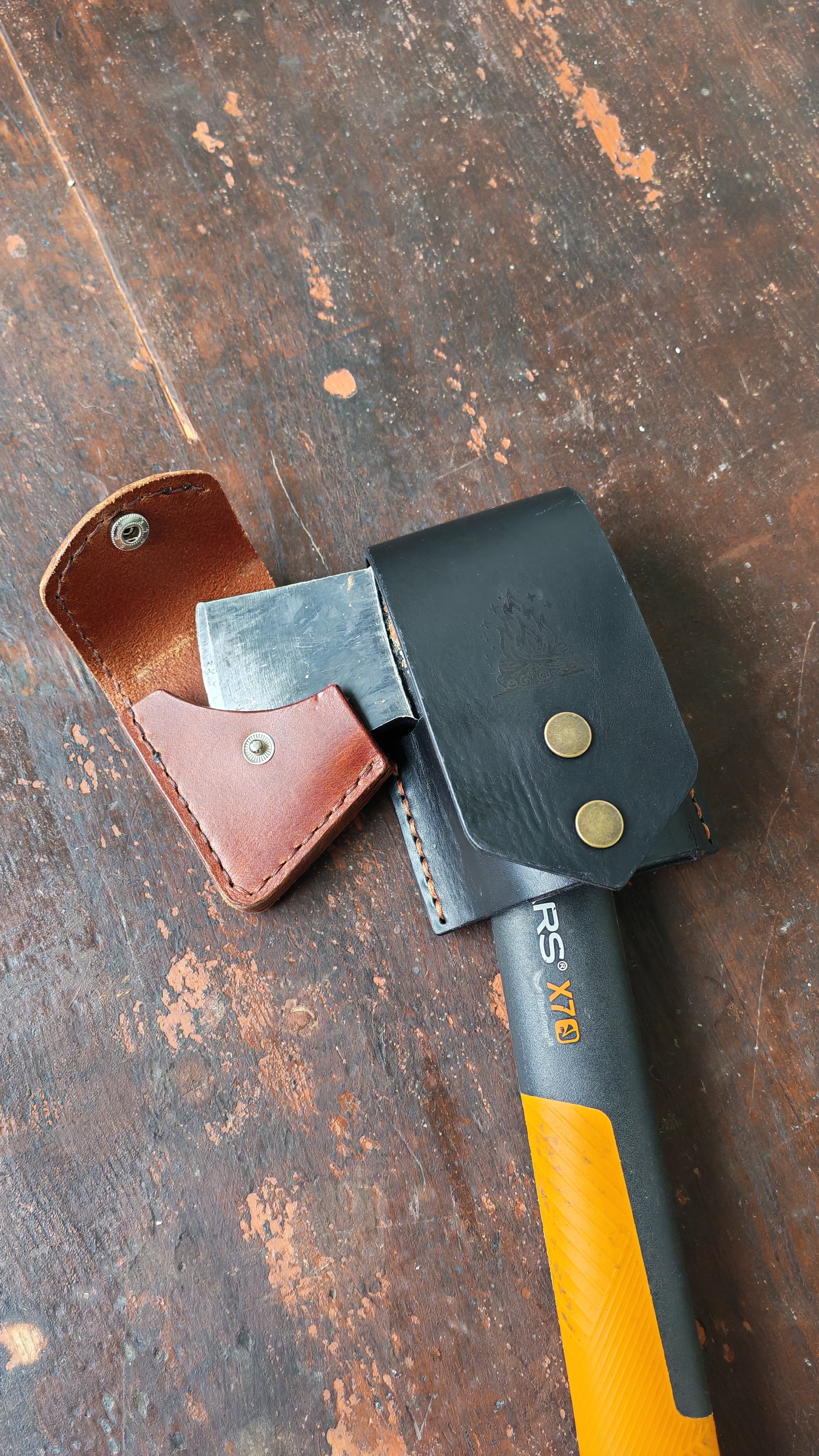 Hatchet Holder – Custom Leather Holder
