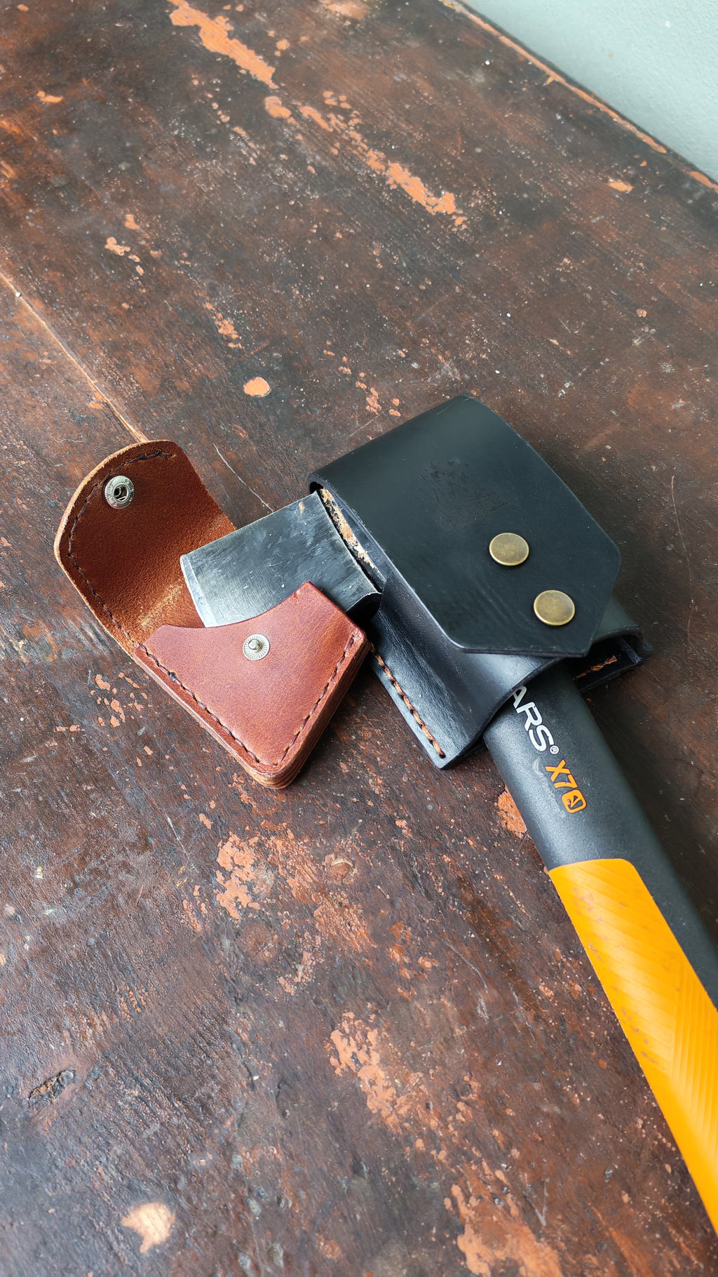 Hatchet Holder – Custom Leather Holder