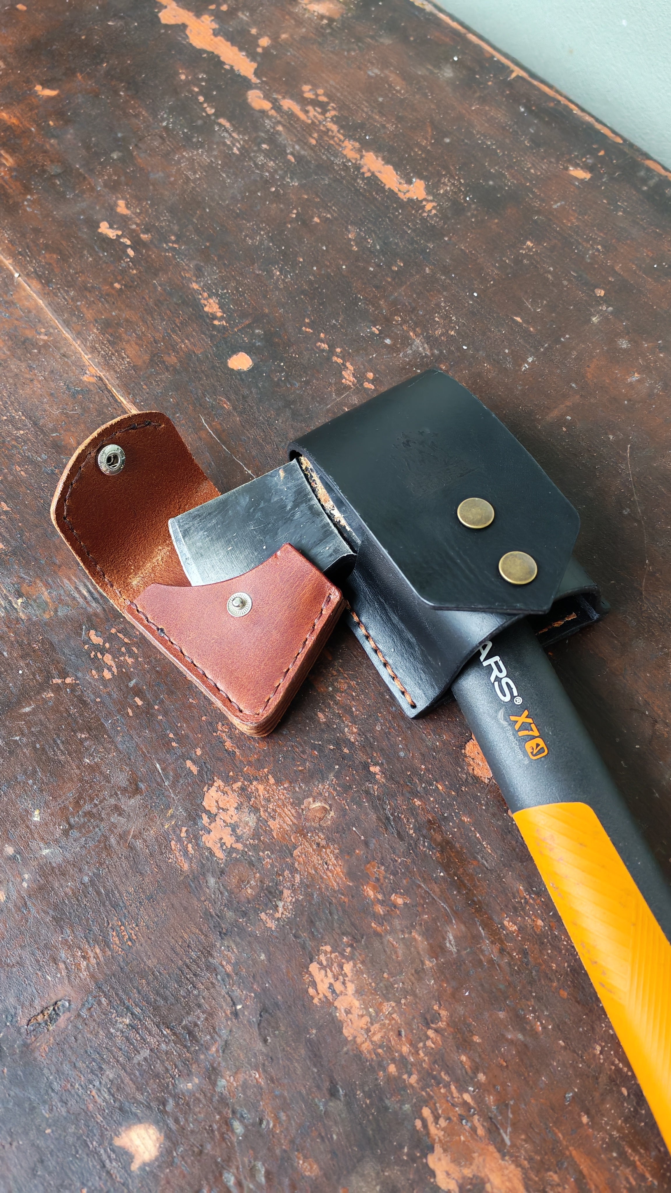 Hatchet Holder – Custom Leather Holder