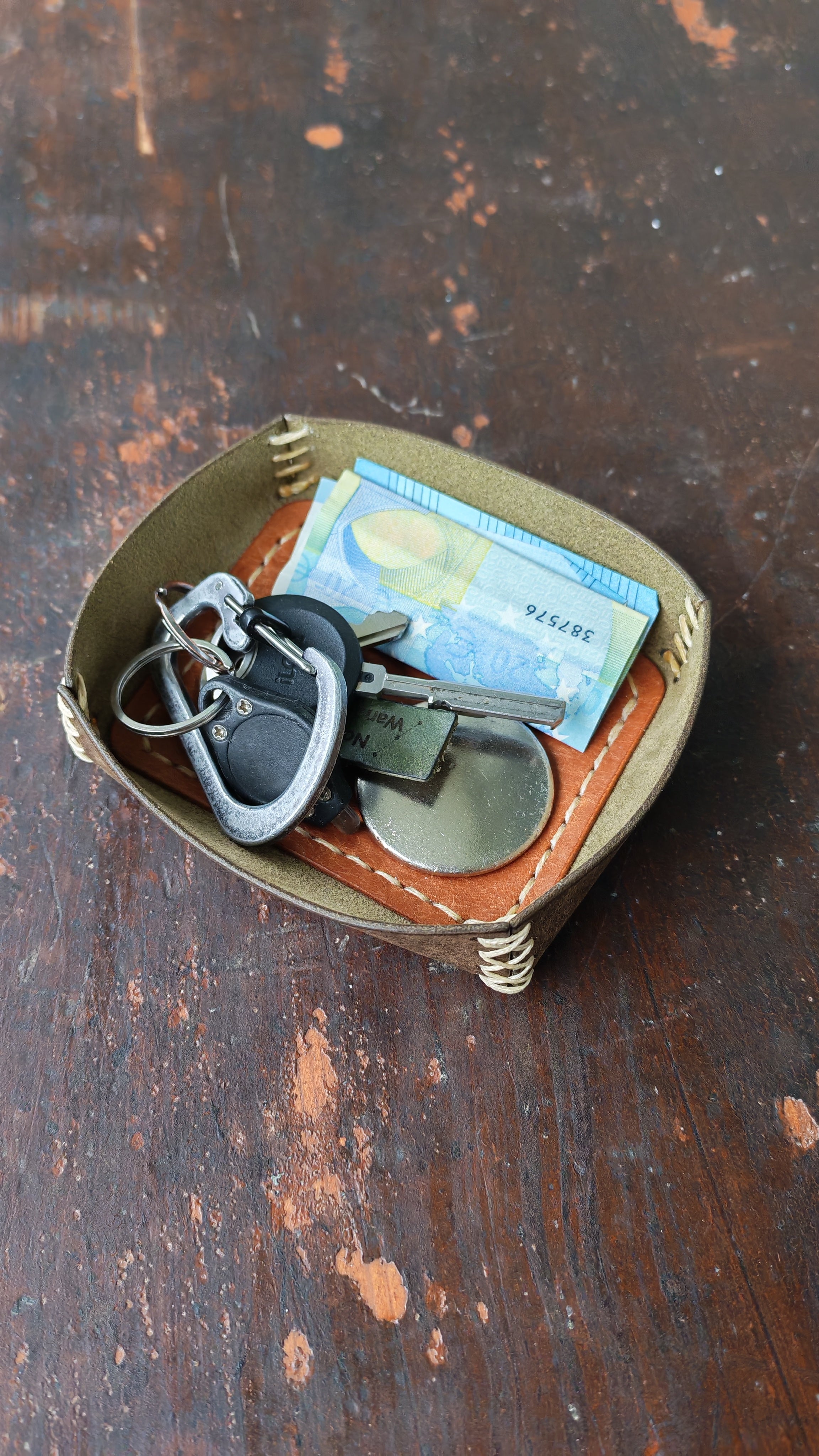 EDC Container – Handmade Leather Everyday Carry Case
