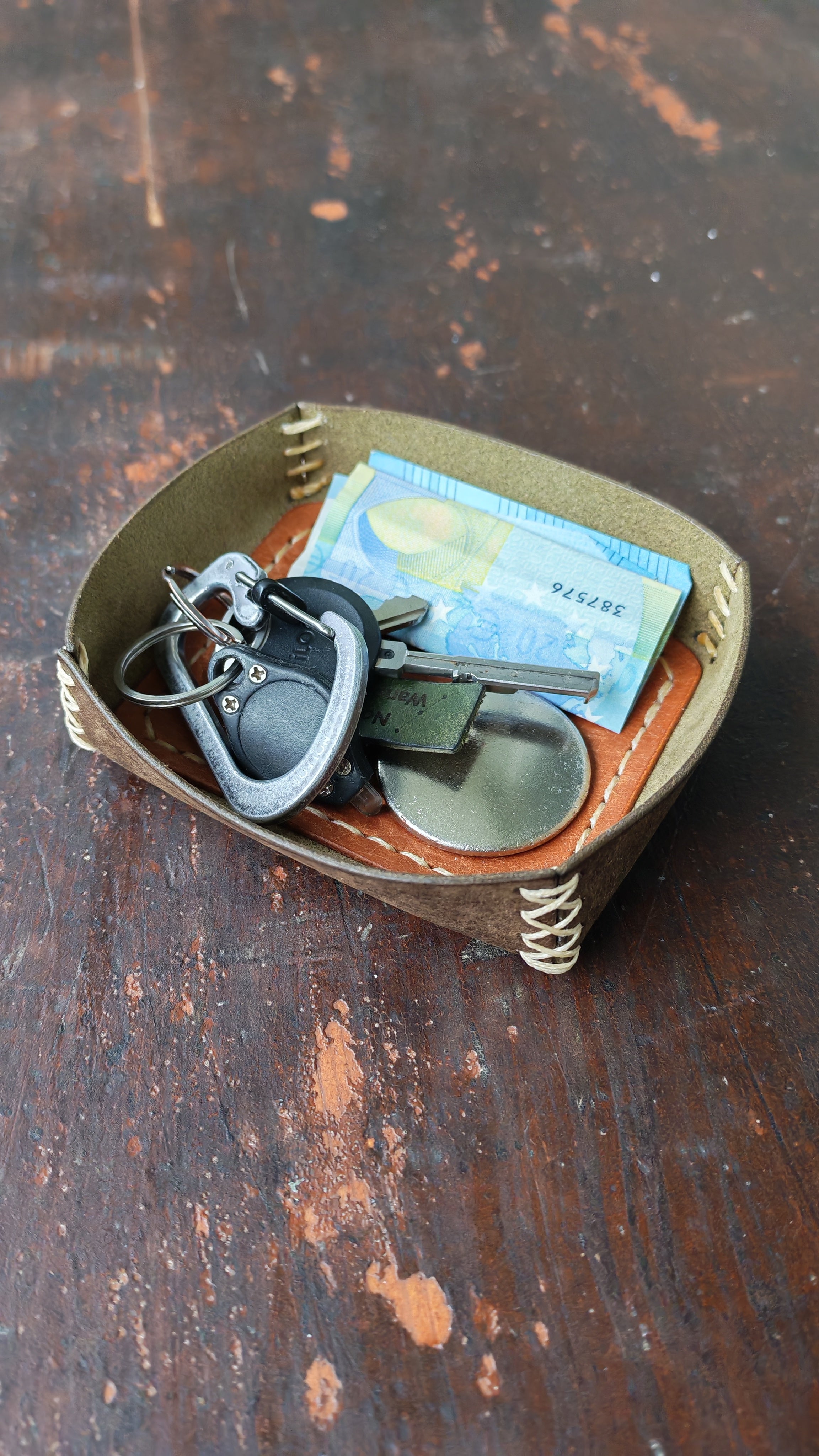 EDC Container – Handmade Leather Everyday Carry Case