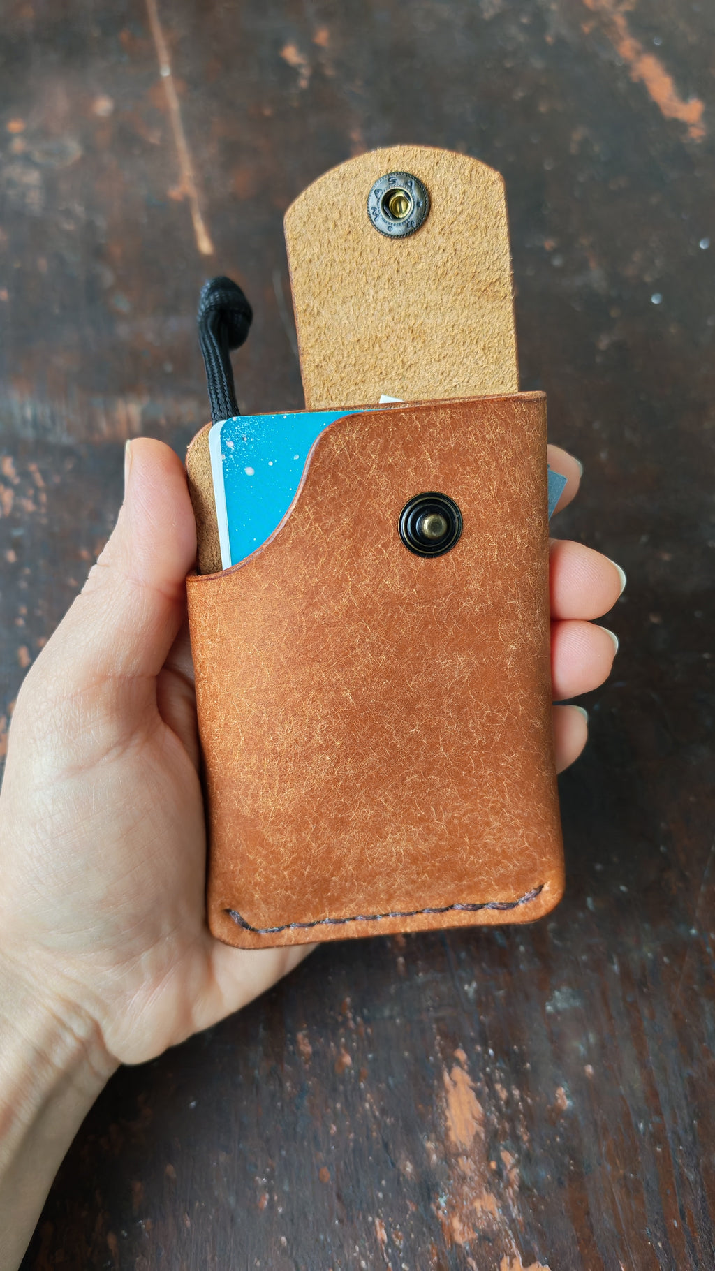 Mintaka – Ohut käsintehty nahkalompakko