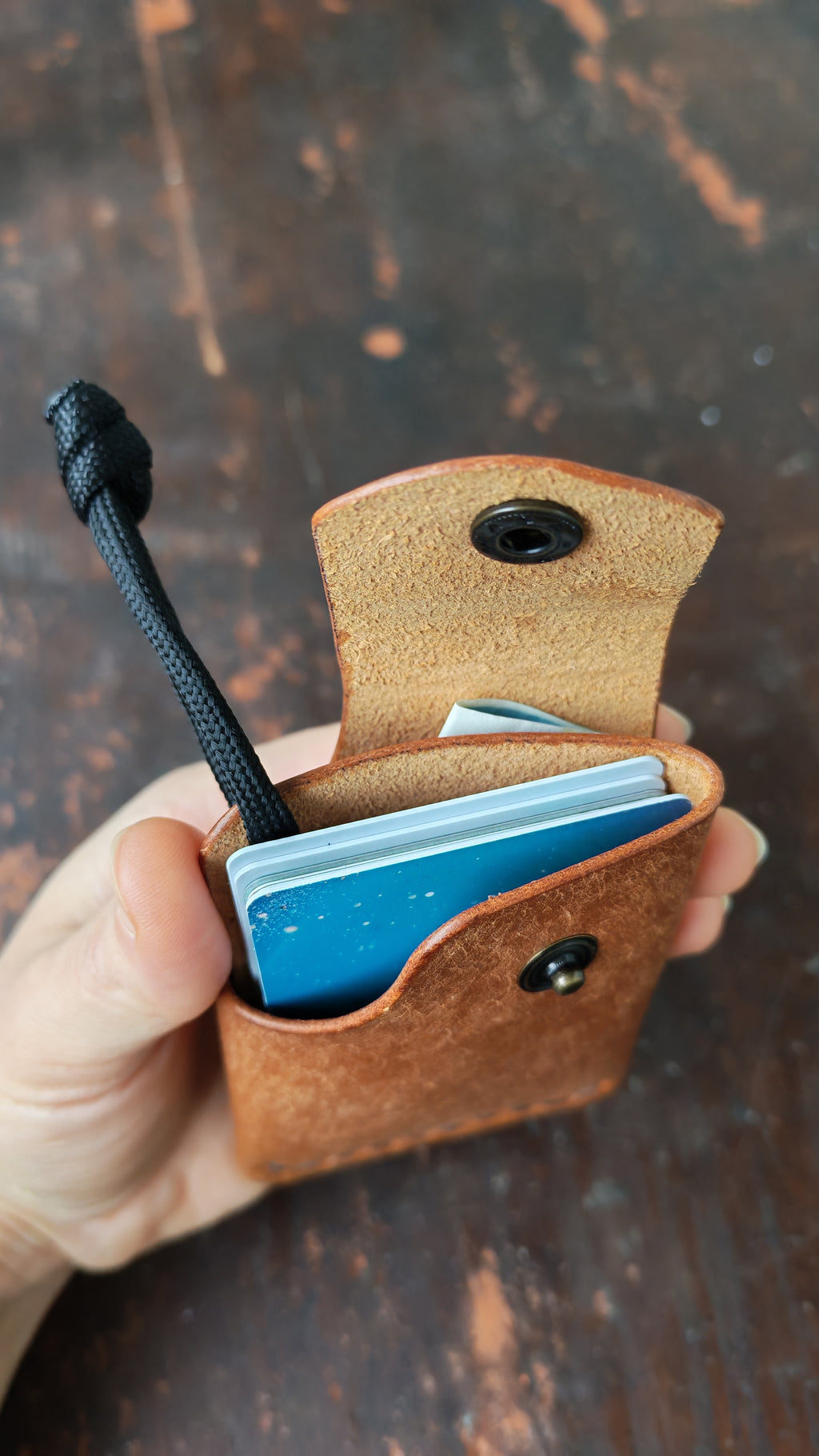 Mintaka – Ohut käsintehty nahkalompakko