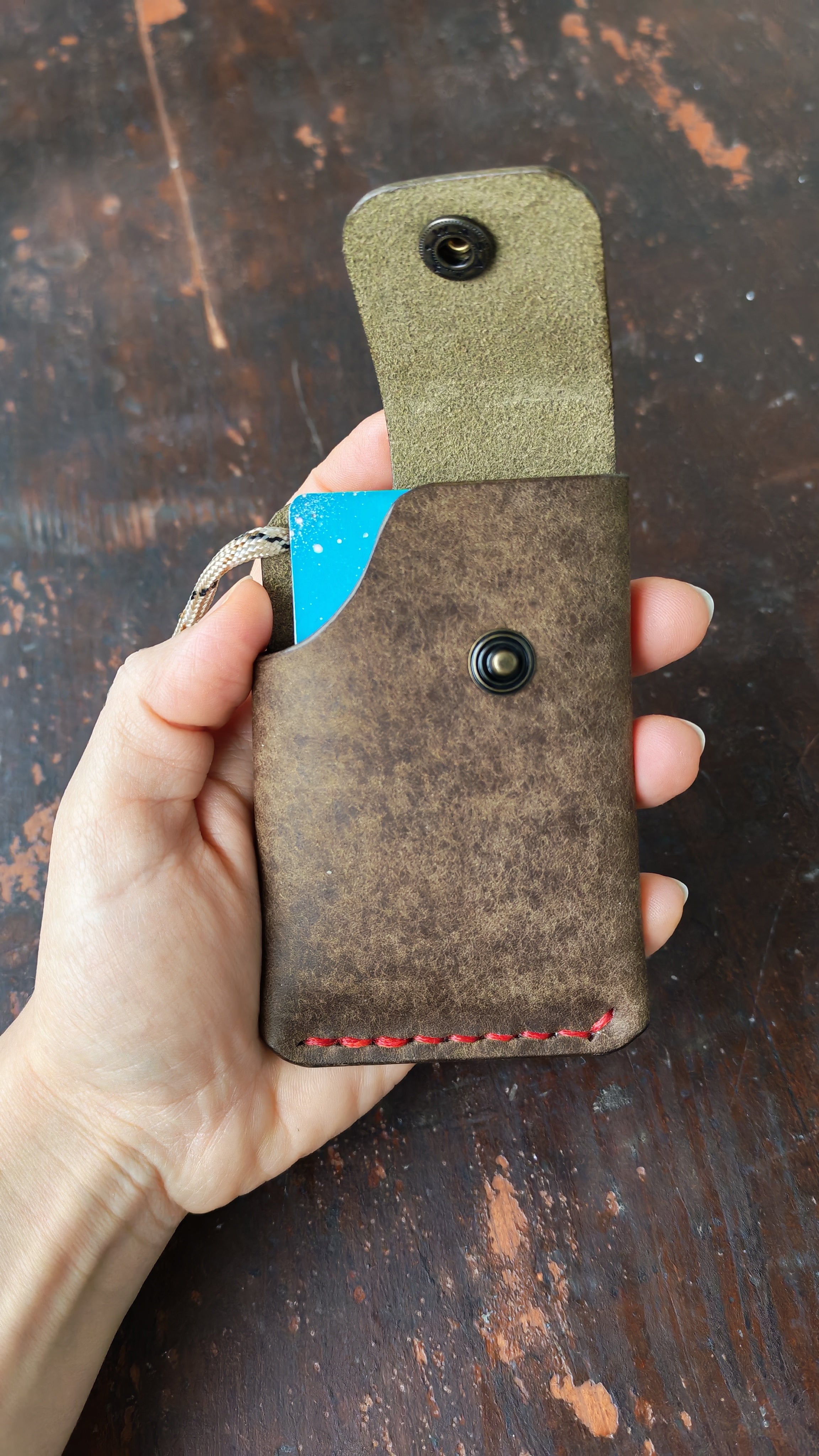 Mintaka – Ohut käsintehty nahkalompakko