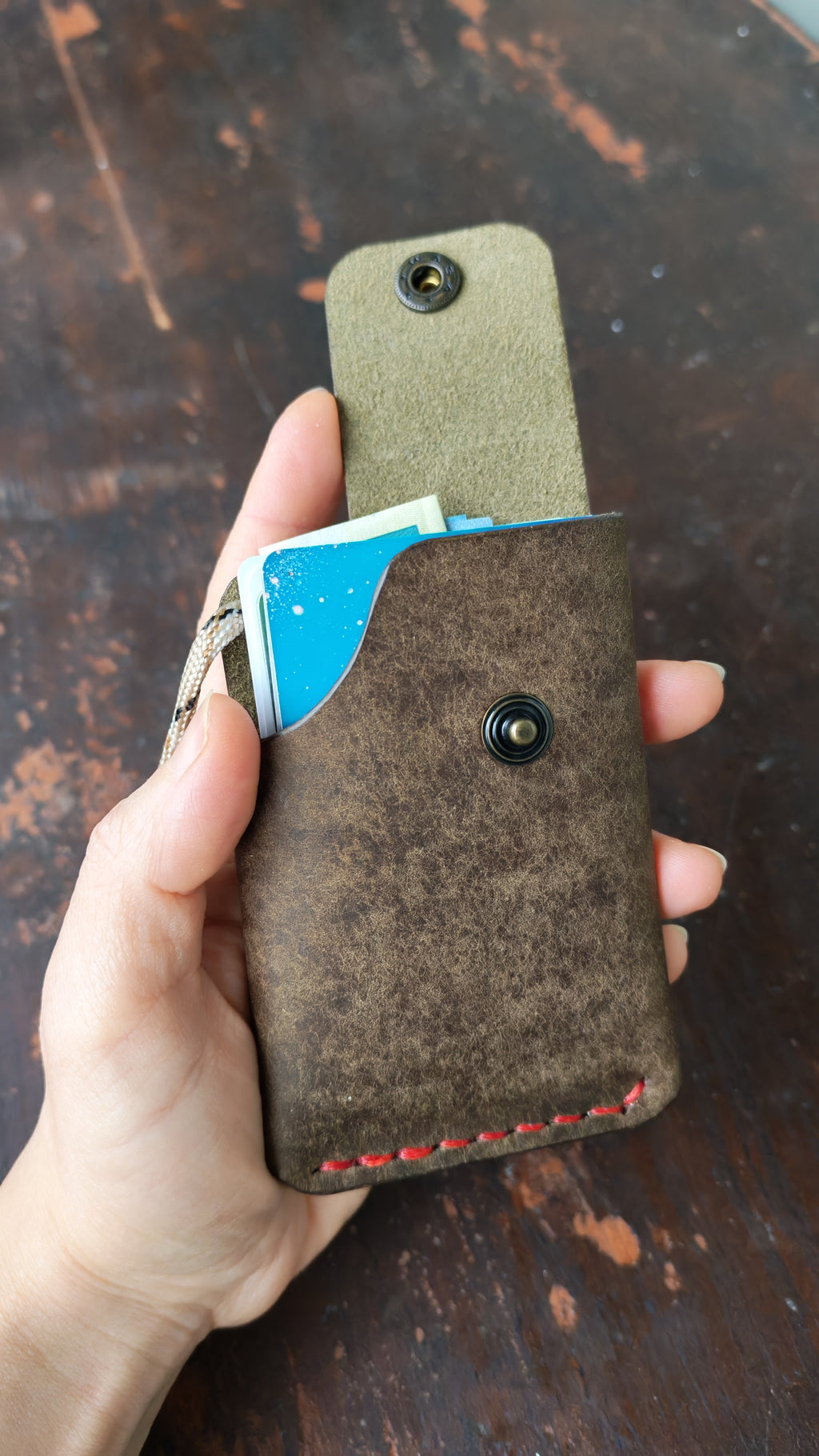 Mintaka – Ohut käsintehty nahkalompakko