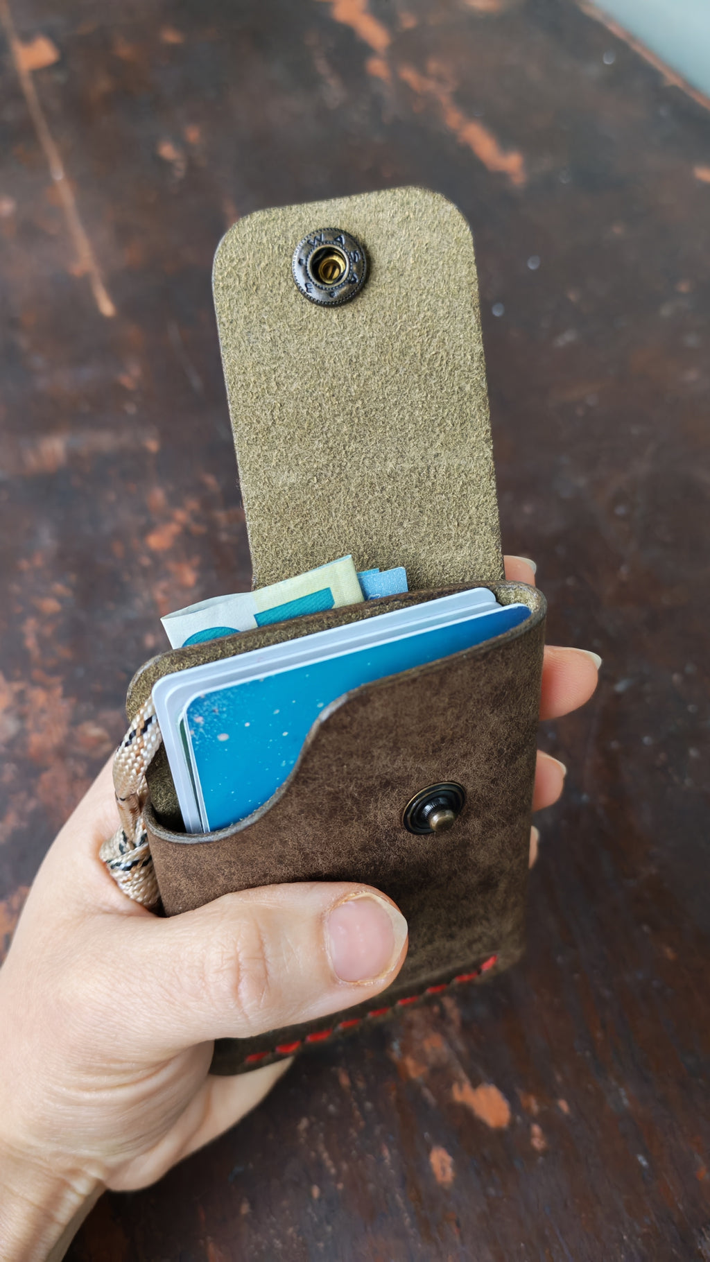 Mintaka – Ohut käsintehty nahkalompakko