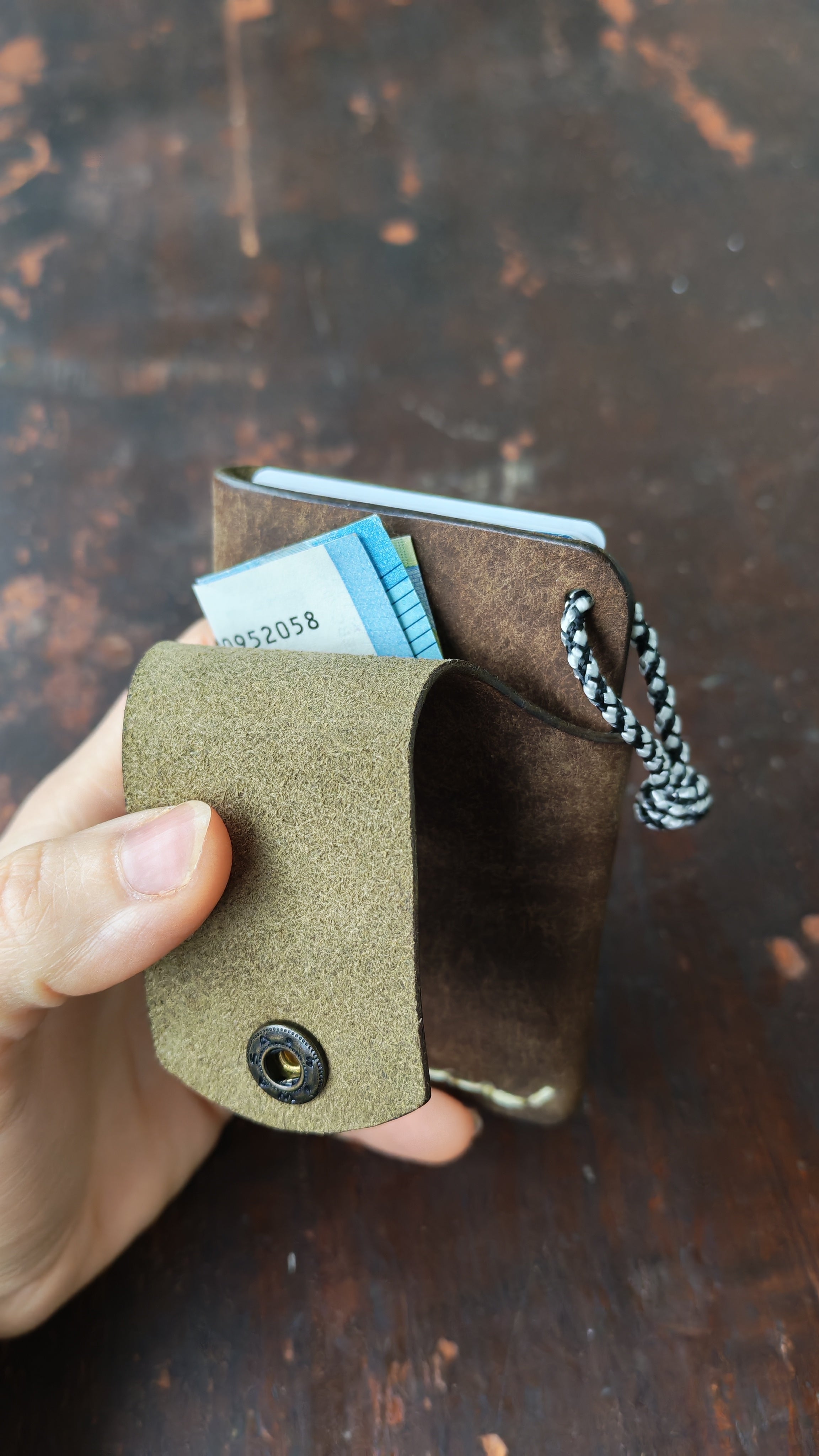 Mintaka – Slim Handcrafted Leather Wallet