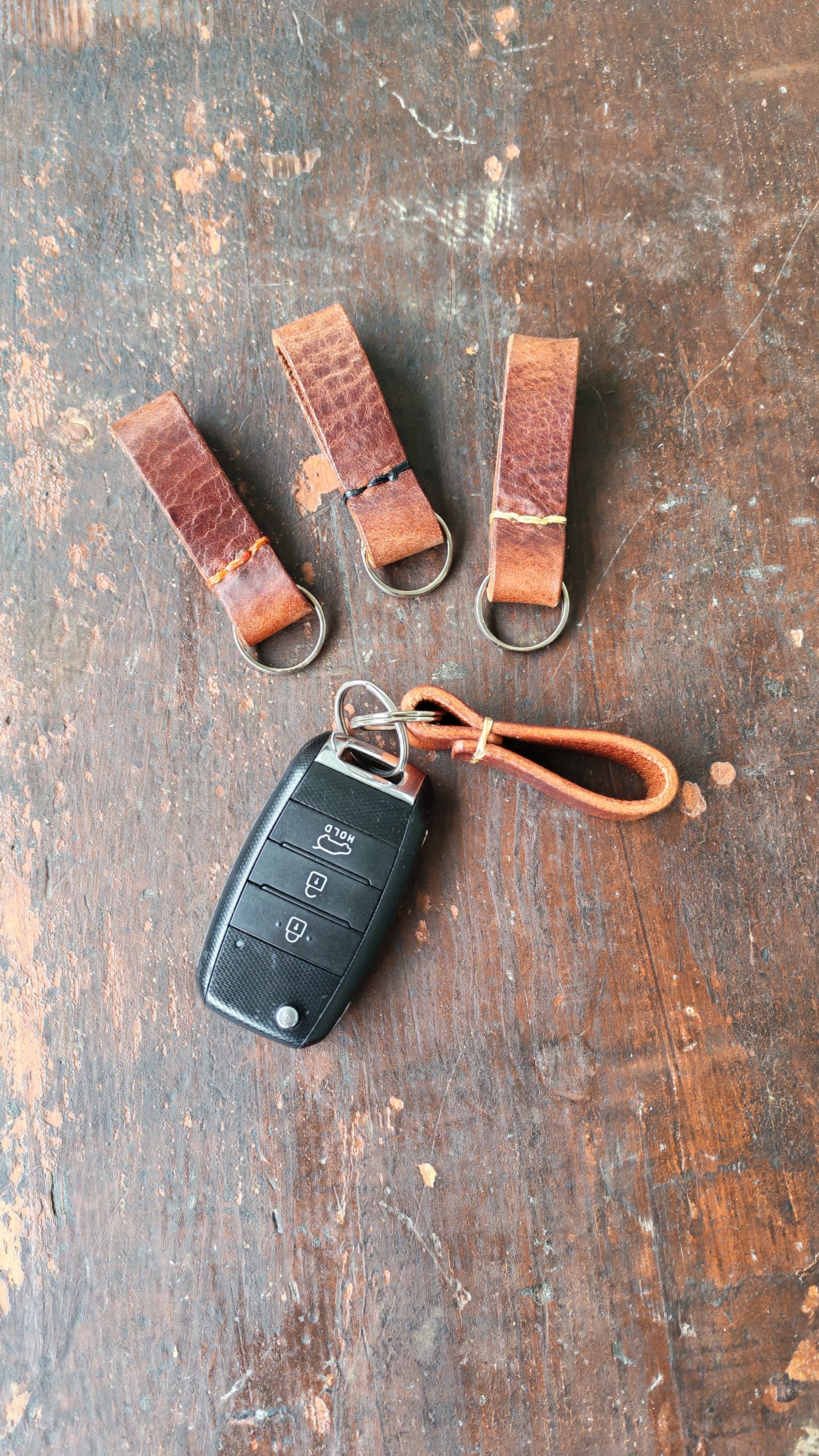 Cowhide Key Chain – Handmade Leather (from recycling)