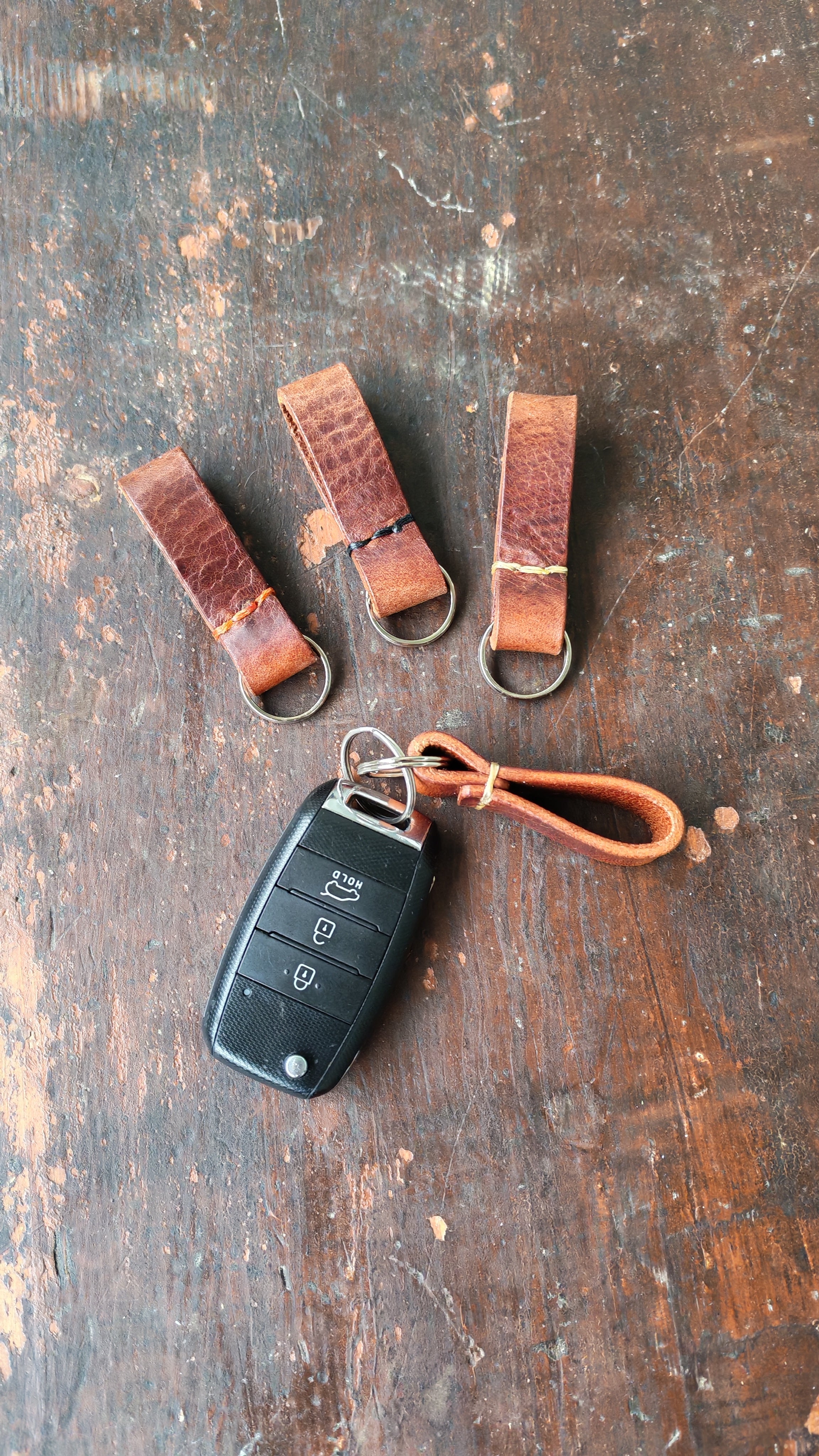 Cowhide Key Chain – Handmade Leather (from recycling)