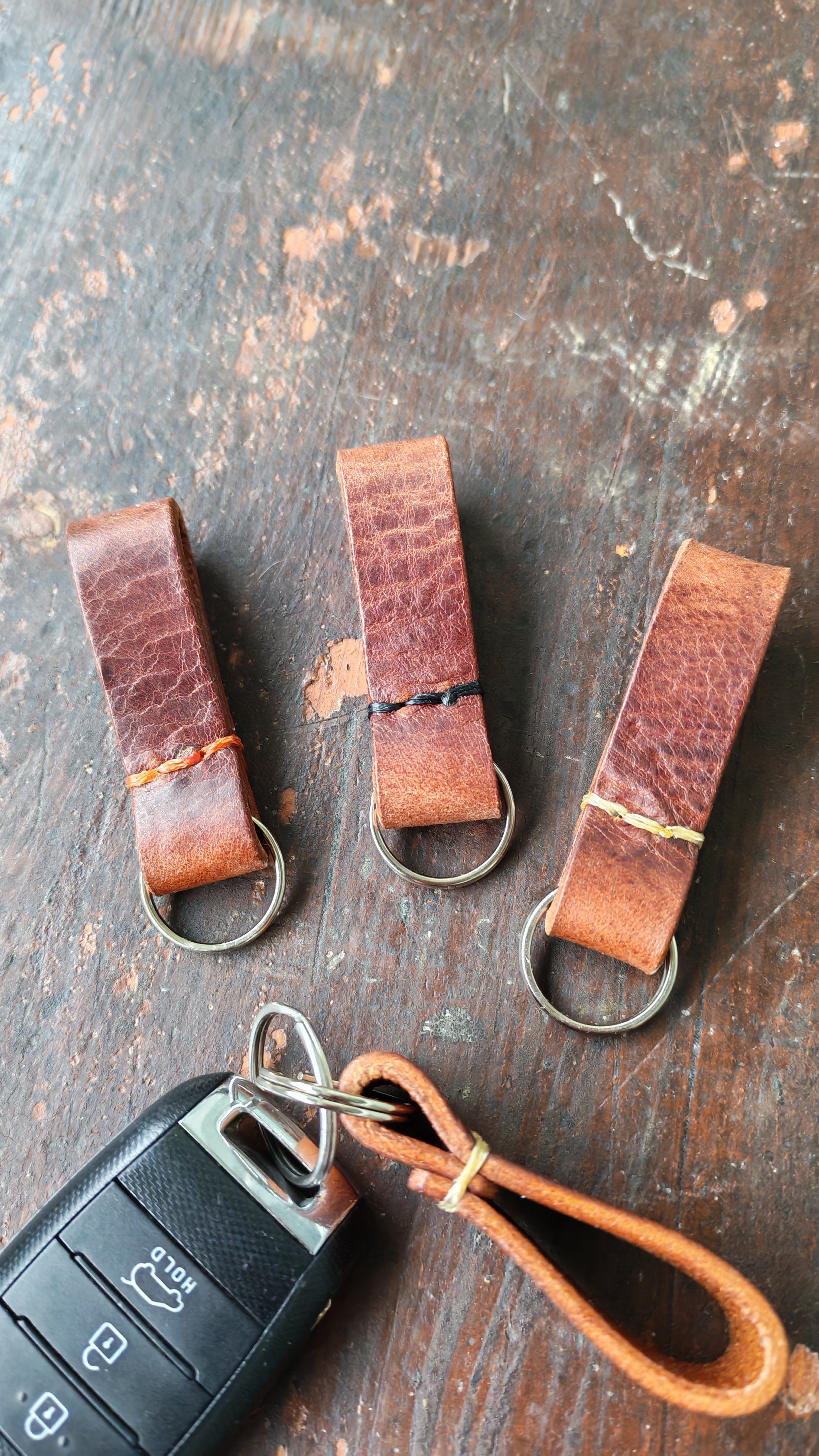 Cowhide Key Chain – Handmade Leather (from recycling)
