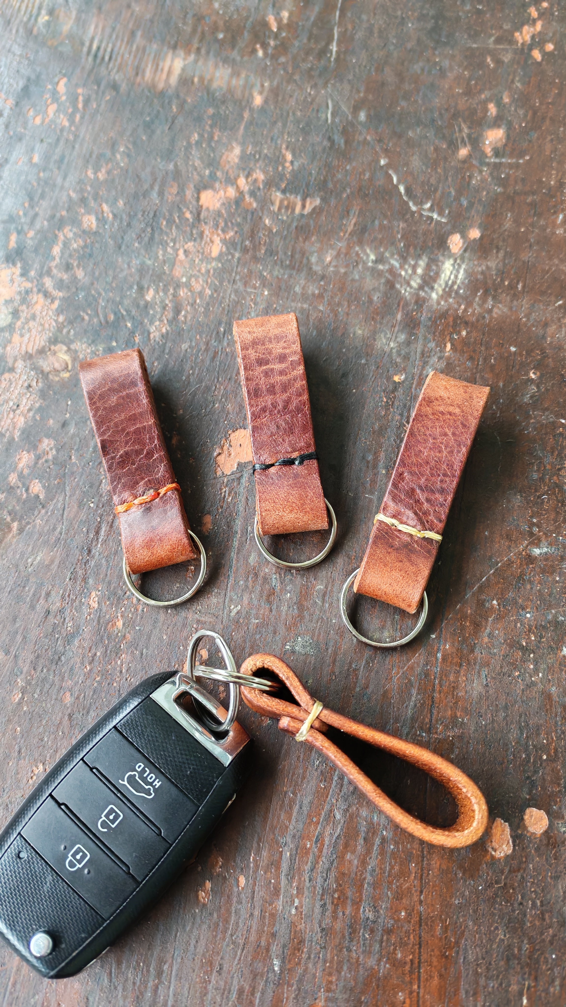 Cowhide Key Chain – Handmade Leather (from recycling)