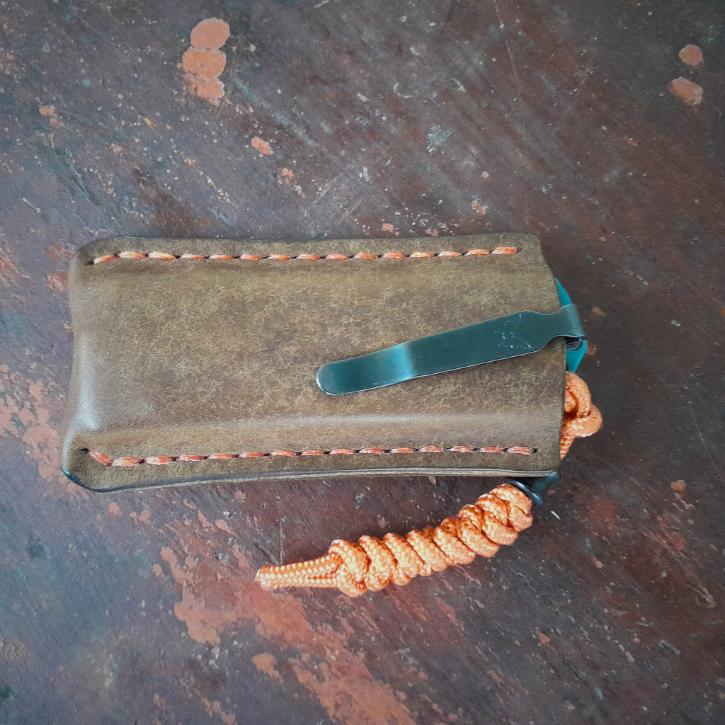 Horizontal knife sheath